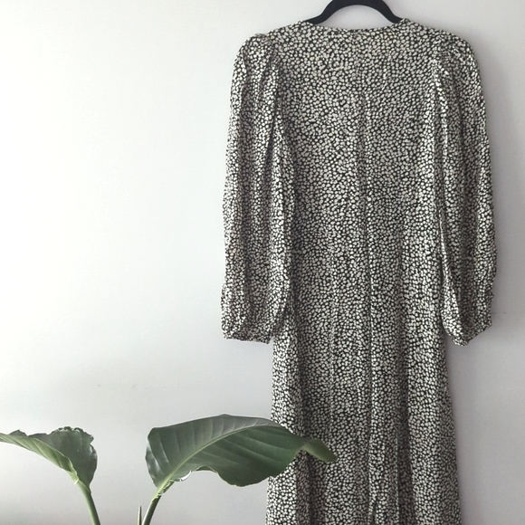 H & M Puff Sleeved Dress - Picture 2 of 5